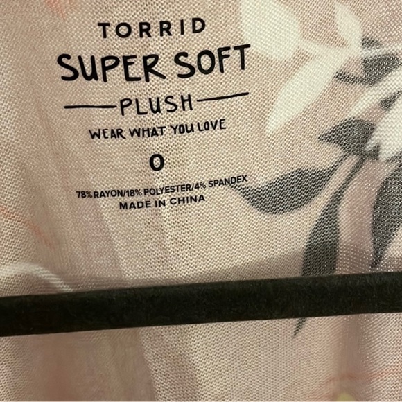 Torrid Floral Super Soft Plush Tiered Babydoll Tunic Top - Picture 7 of 12